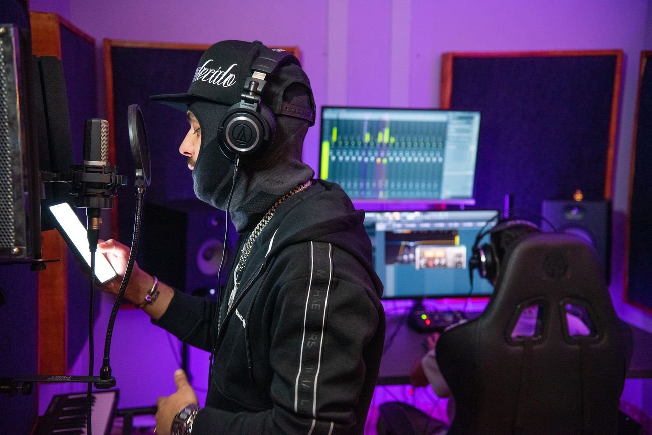 Sesión de grabación en el estudio Skullboy de Valencia